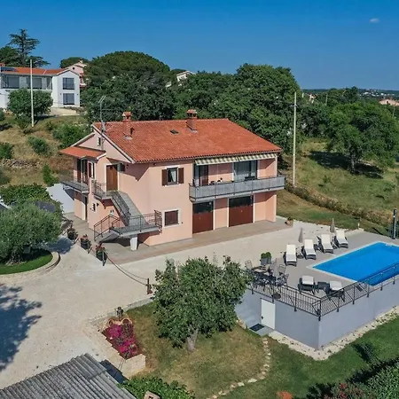 Villa Kuca Legovic *