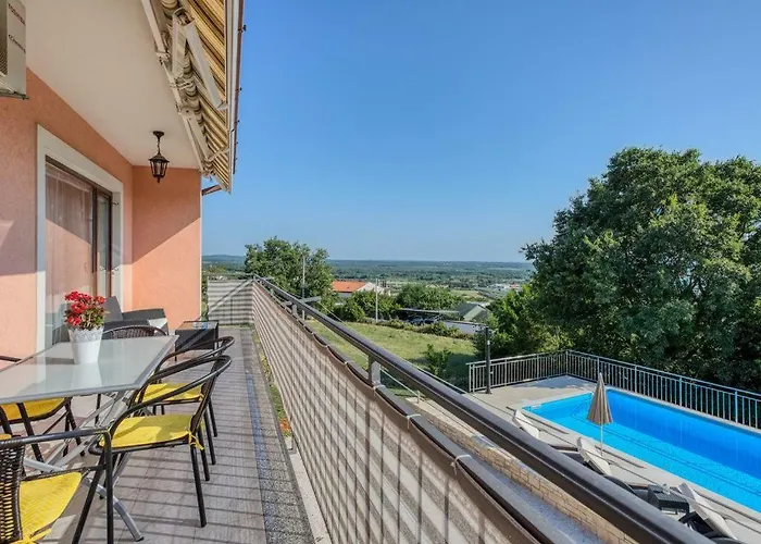 Kuca Legovic * Kaštelir